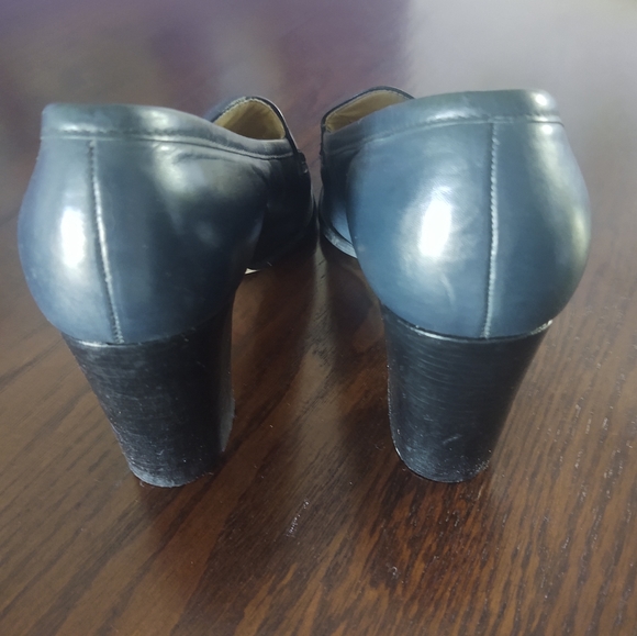 6 1/2M Navy Blue leather shoe - Picture 2 of 6